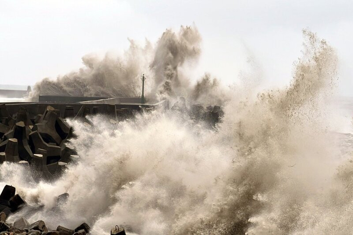 Мощный тайфун тапа. Тайфун Доксури. Тайфун Доксури 2023. Тайфун Доксури Пекин. Тайфун в Пекине.